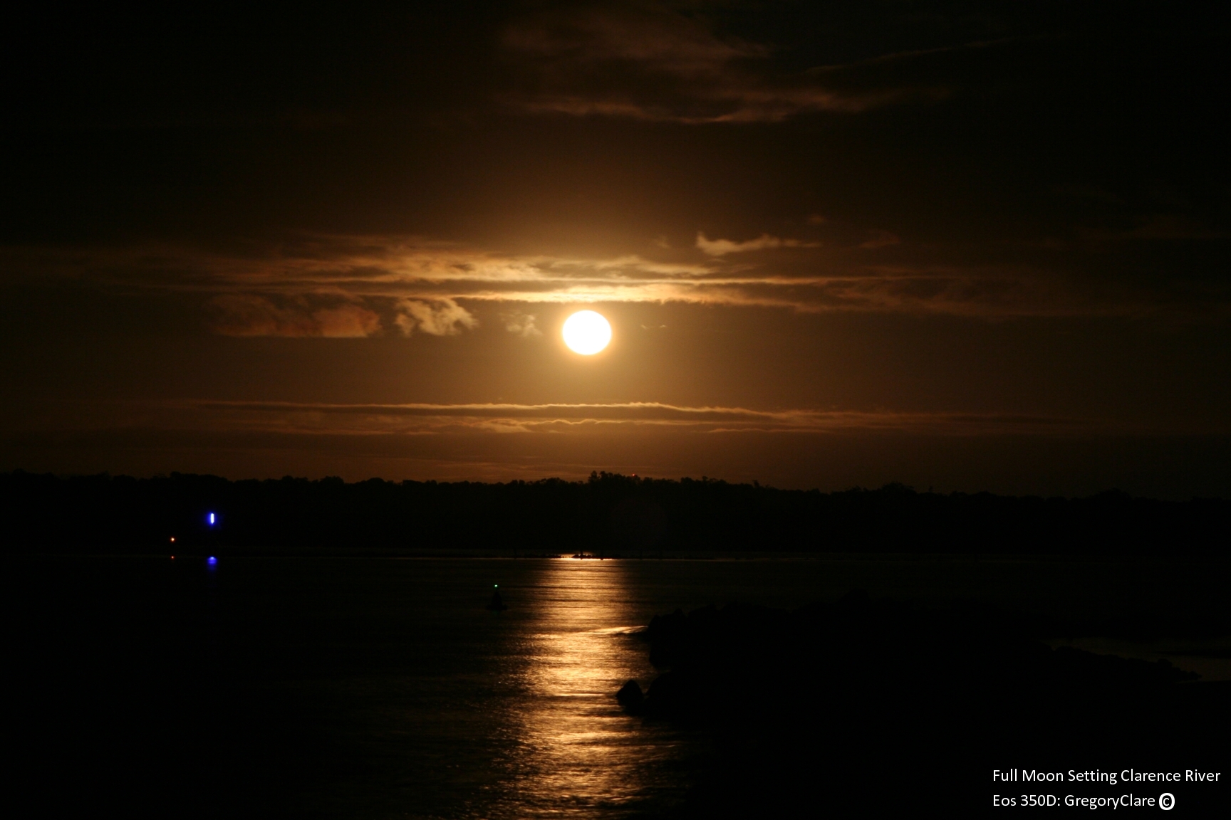 Ffull Moon setting on the Clarenc River